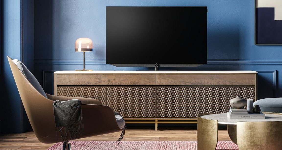 Imagen de un televisor en un salón