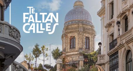 Las zonas menos turísticas de la ciudad son protagonistas de “Te faltan calles”, la nueva campaña de Madrid Destino una calle de madrid con el lema sobreimpreso "te faltan calles"