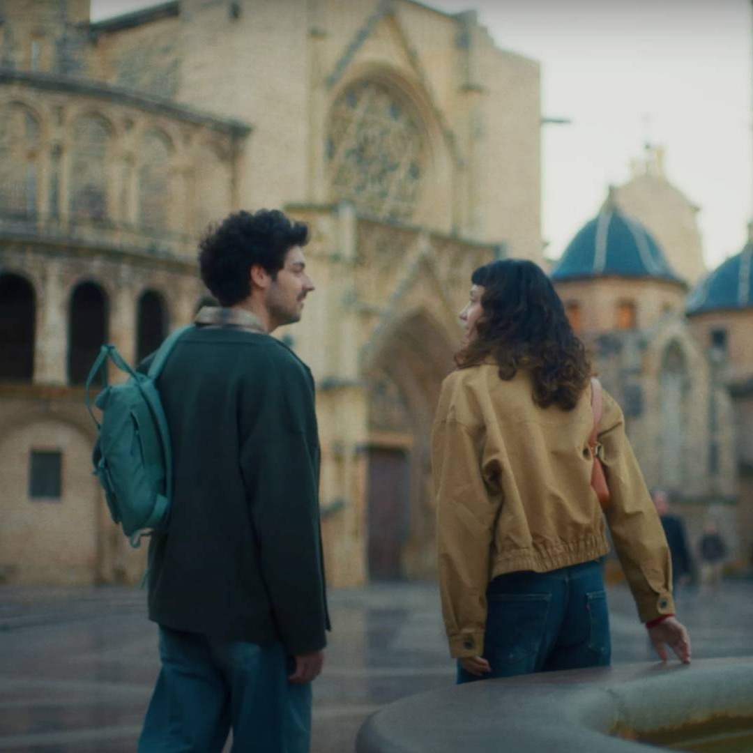 Una pareja visitando Valencia