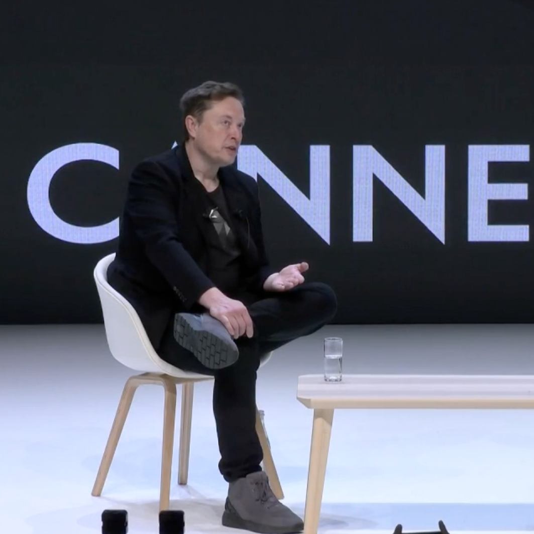 Elon Musk y Mark Read