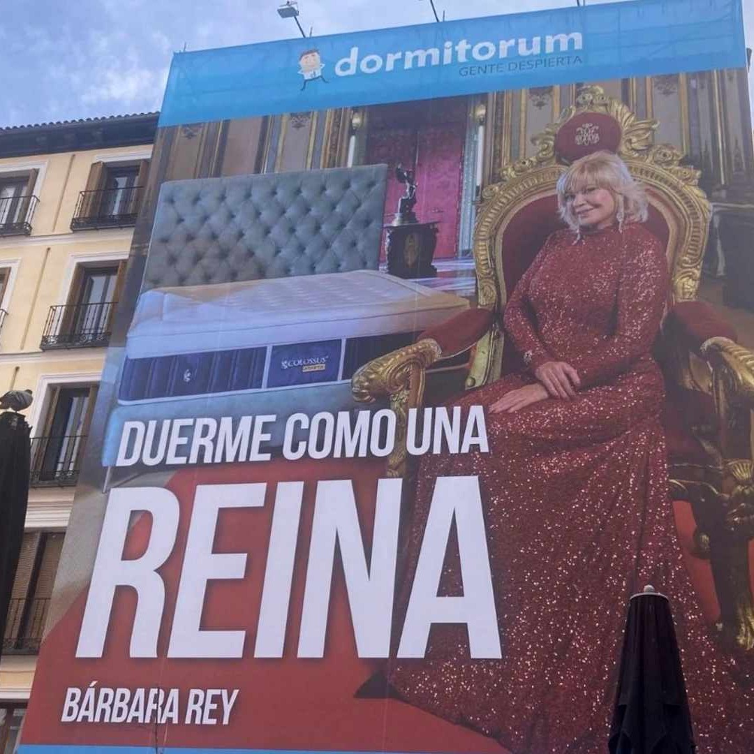 Lona publicitaria de Dormitorum con Bárbara Rey