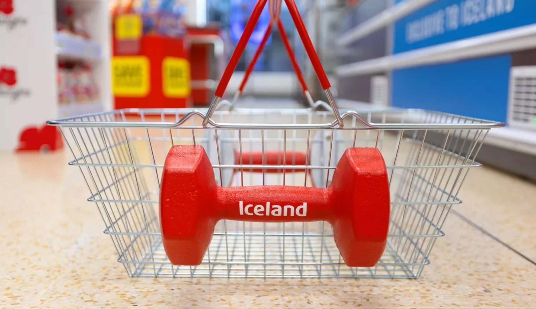 Cesta con pesas de los supermercados Iceland