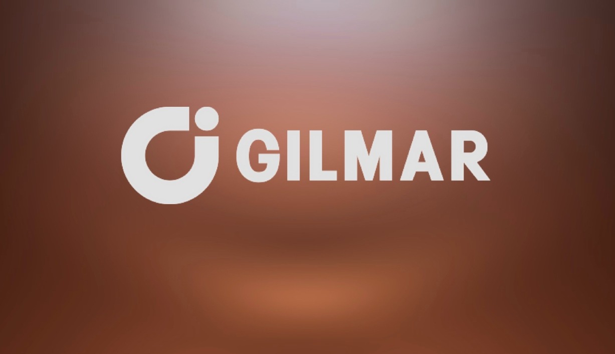 Logotipo Gilmar sobre fondo marrón