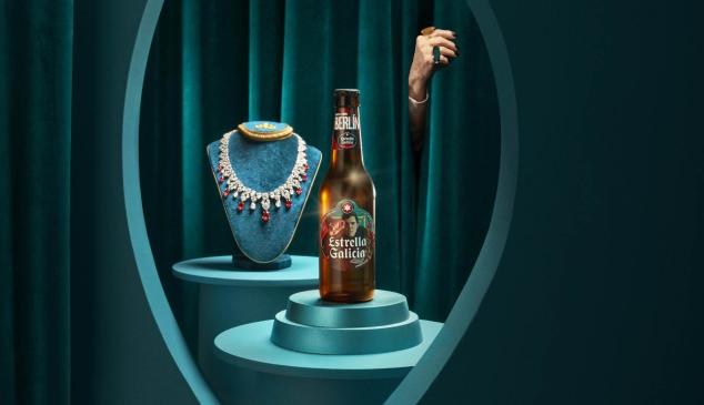 Imagen de la campaña "El robo del año", de Netflix y Estrella Galicia