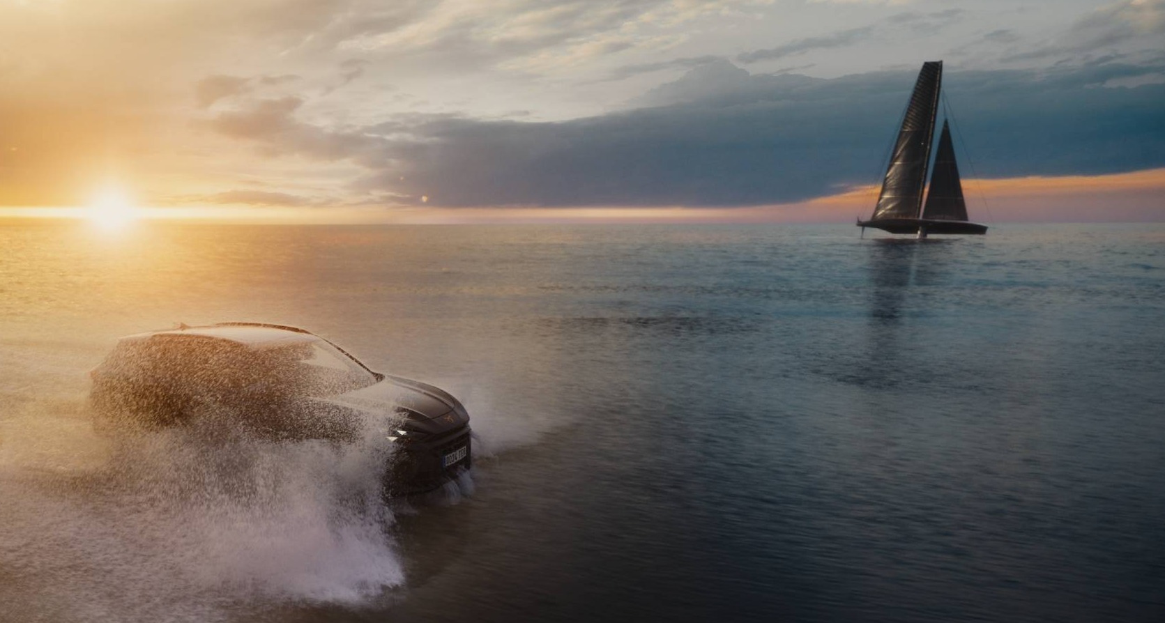 Imagen de un coche Cupra sobre el mar junto a un barco de vela