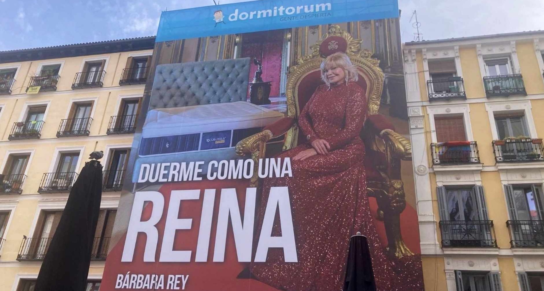 Lona publicitaria de Dormitorum con Bárbara Rey