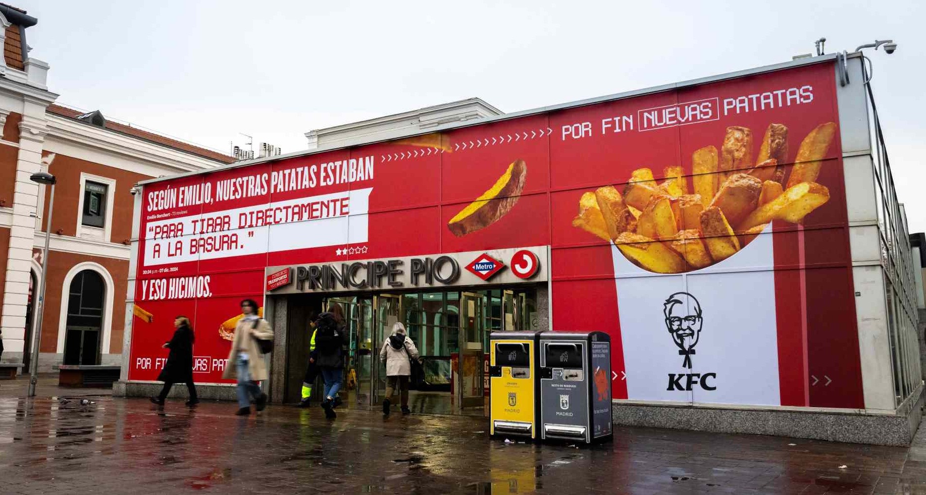 Acción de publicidad exterior de KFC en Príncipe Pío