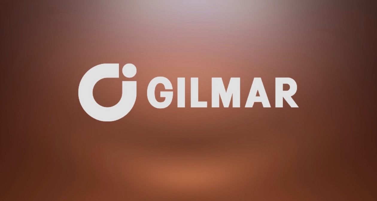 Logotipo Gilmar sobre fondo marrón