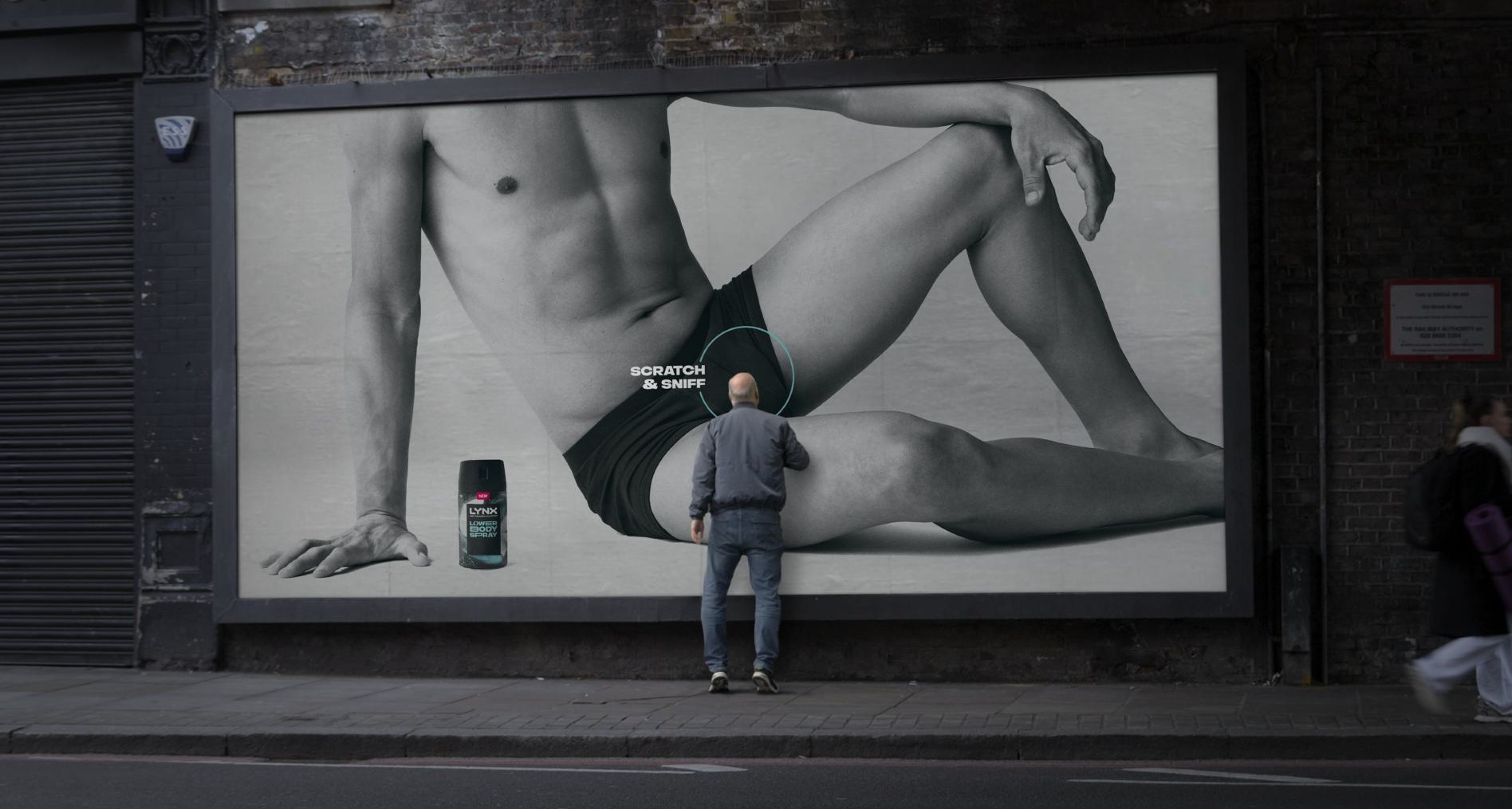 Lola Mullenlowe sigue innovando para Lynx con vallas publicitarias “rasca y huele” Valla publicitaria de Lynx