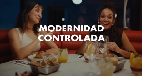 Vips quiere ser una alternativa auténtica y de calidad a la modernidad incómoda de las cenas Dos mujeres cenando en un Vips