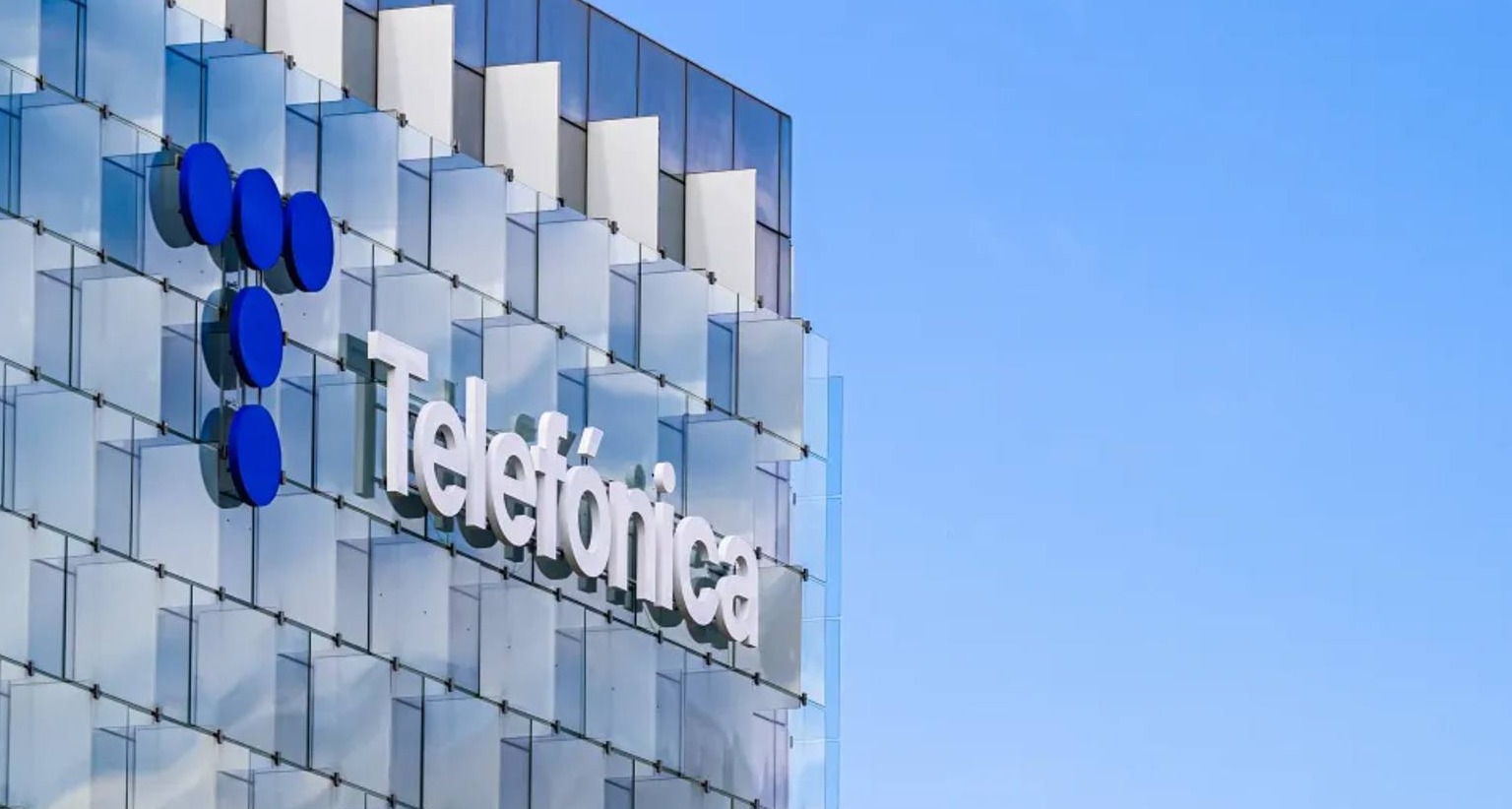 Fachada de las oficinas de Telefónica