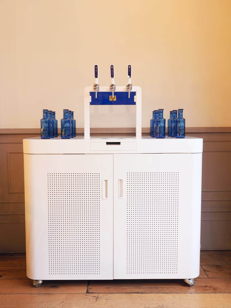 Dispensador de agua para botellas retornables de cristal - Dispensadores y  fuentes de agua