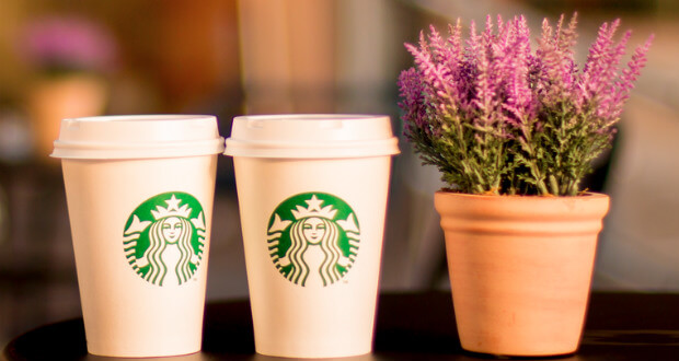 Starbucks promete crear vasos de cartón reciclables